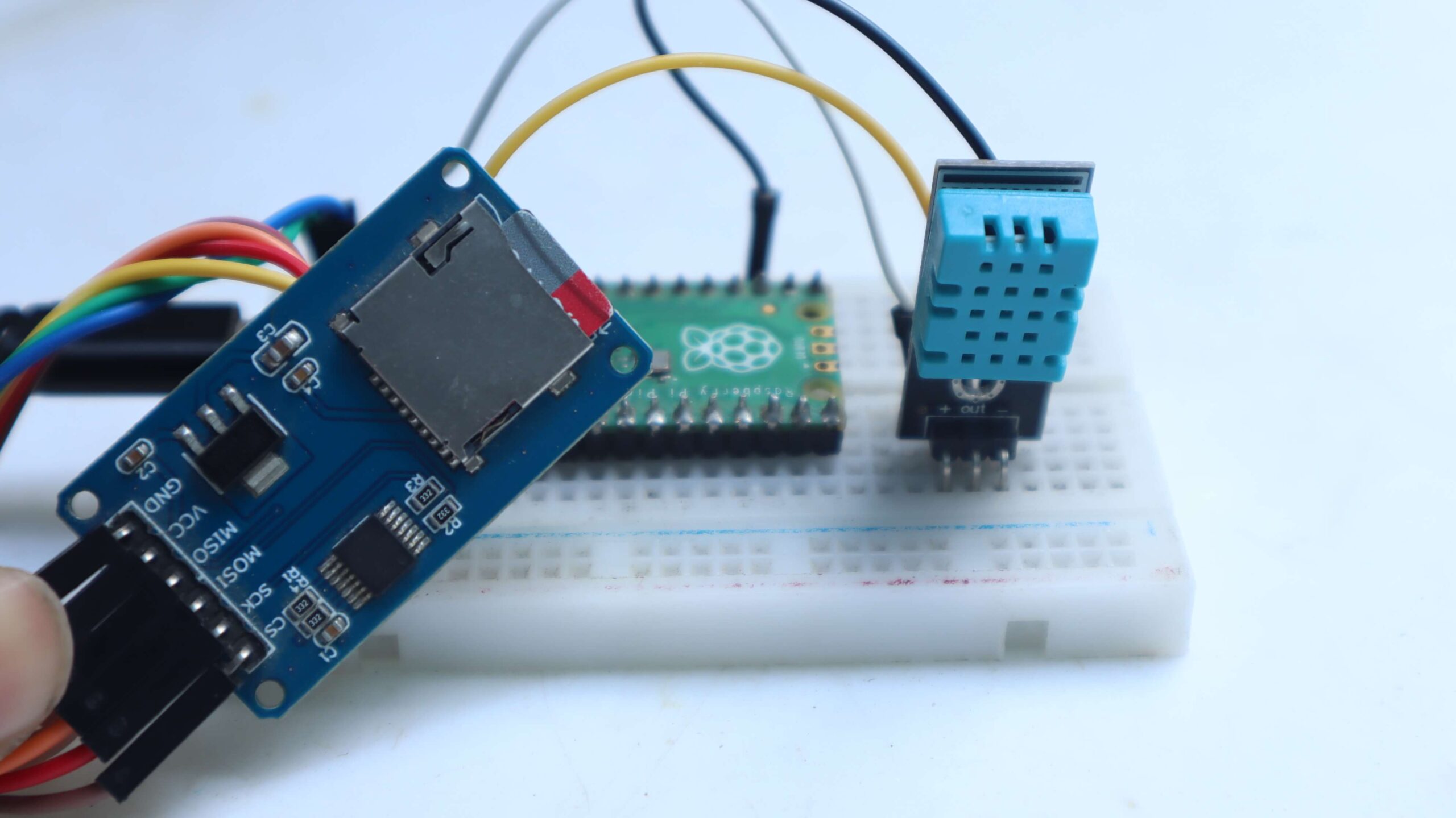 Raspberry Pi Pico Data Logger using SD card & DHT11 sensor